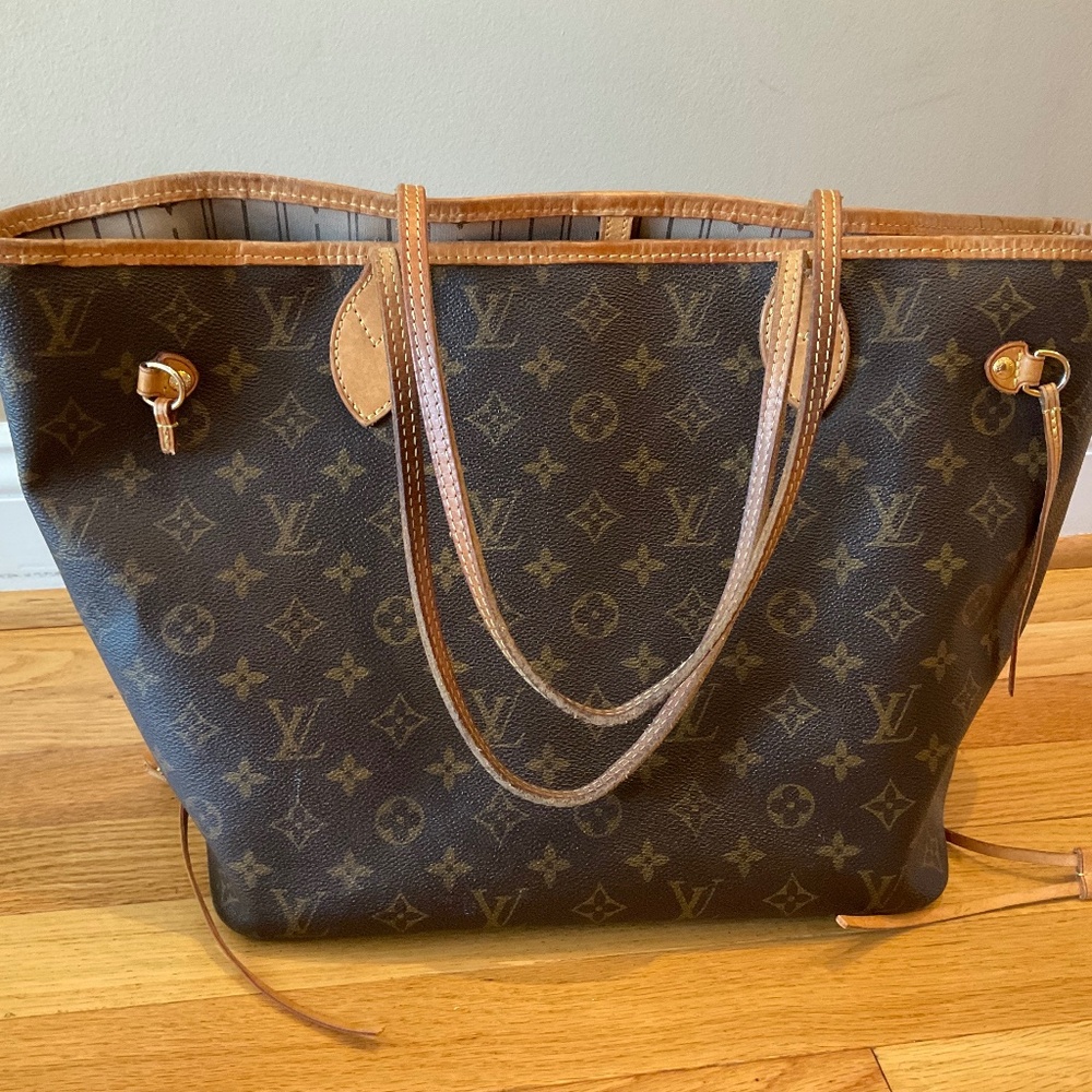 Louis Vuitton Monogram Neverfull MM Tote Bag